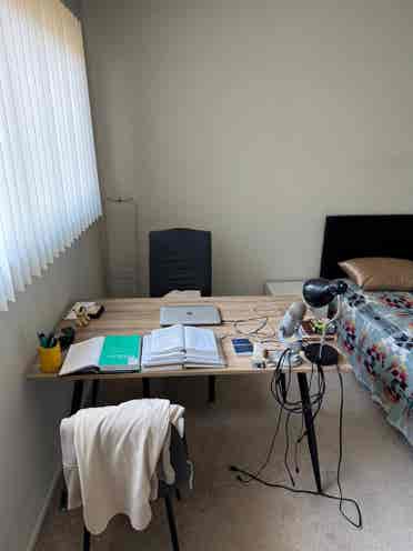 Looking 4 a girl-roomi only Encino