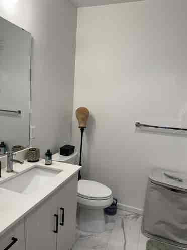 Lease avail: Private room/bathroom