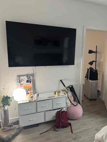 Lease avail: Private room/bathroom
