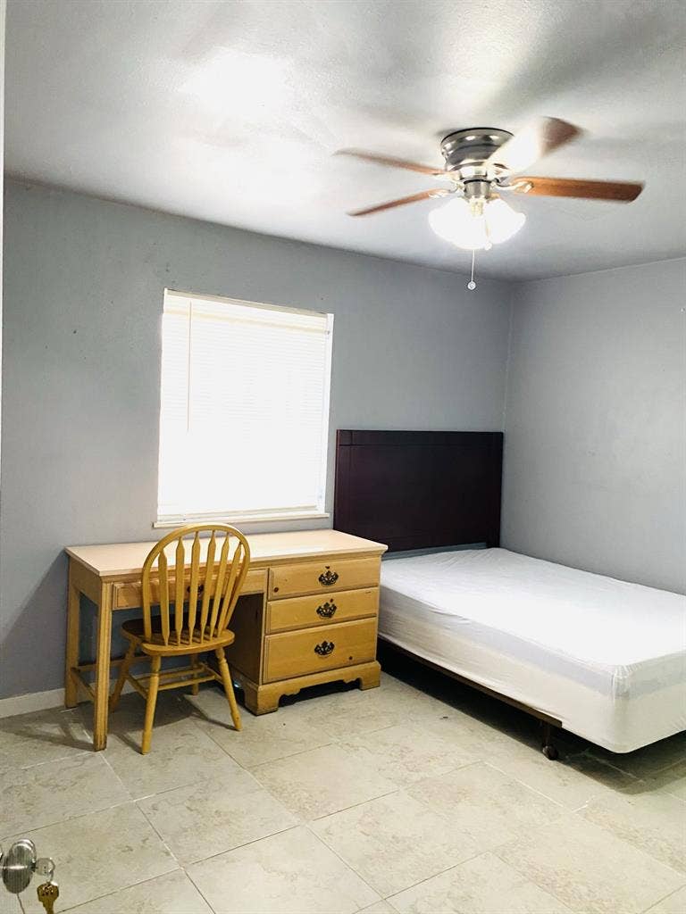 Private bedroom for rentt