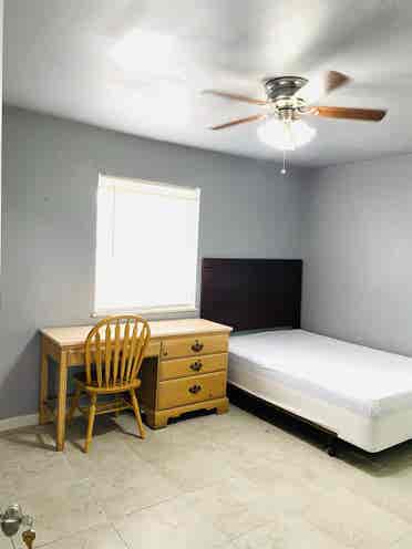 Private bedroom for rentt