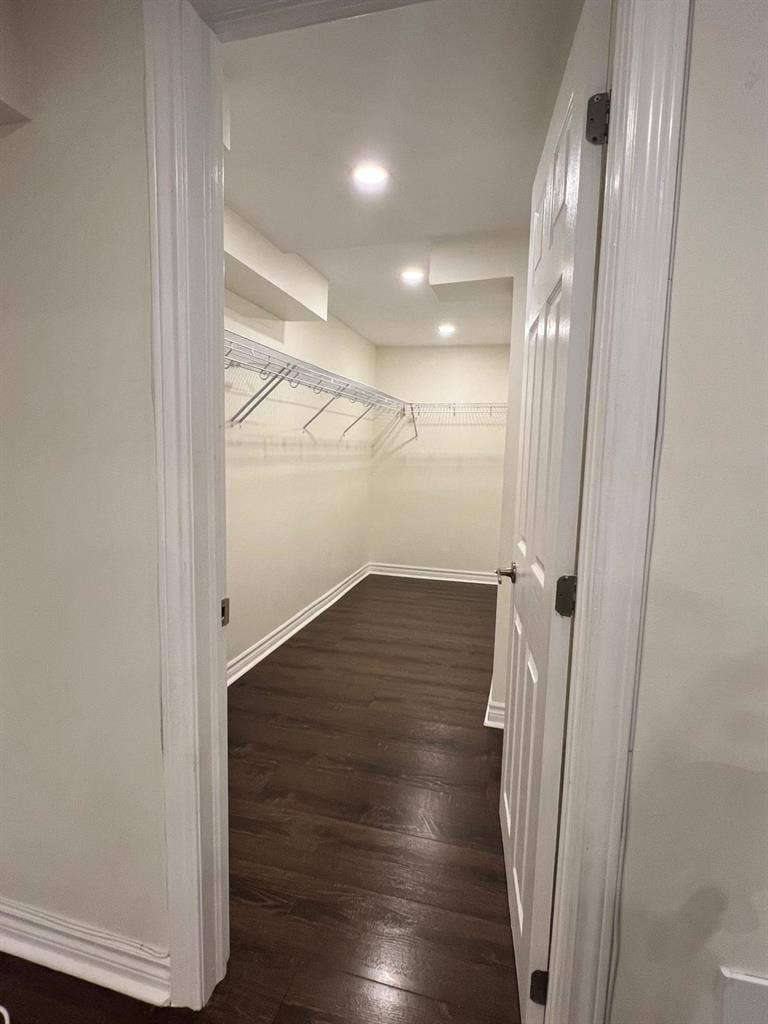 Bsmt:  Bath for rent