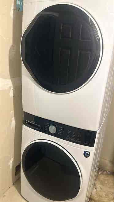 Bsmt:  Bath for rent
