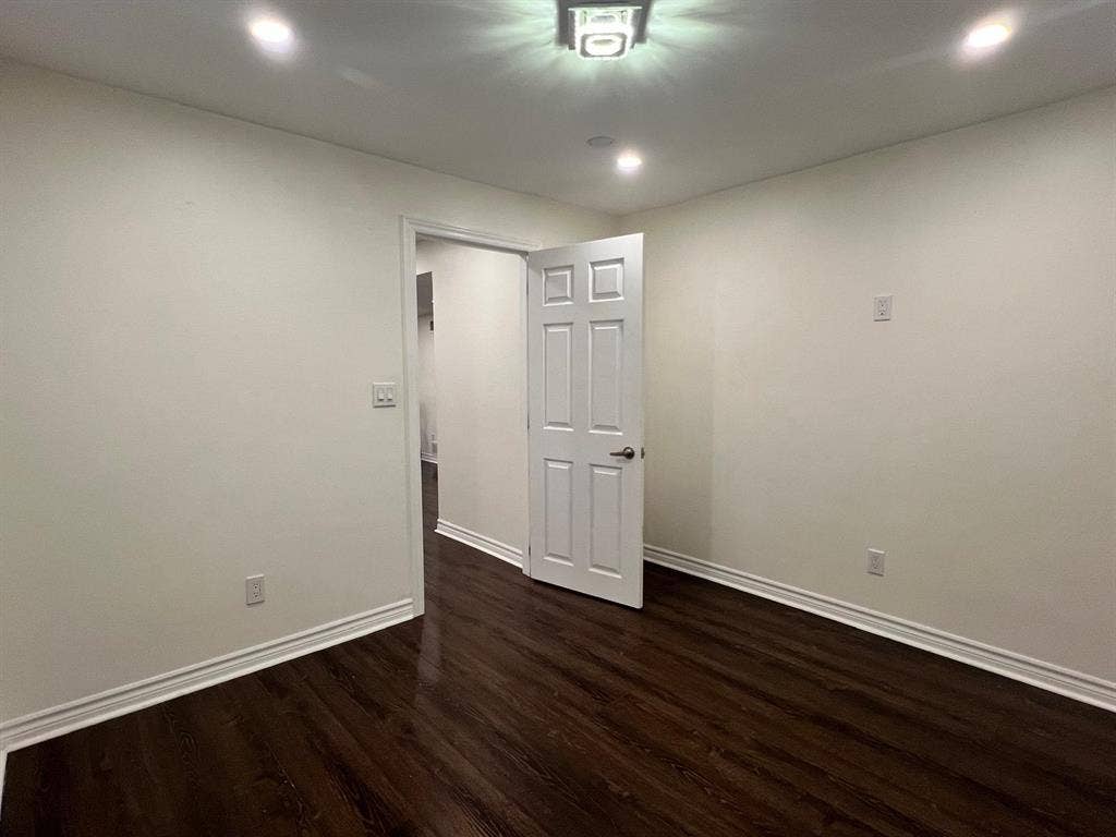Bsmt:  Bath for rent