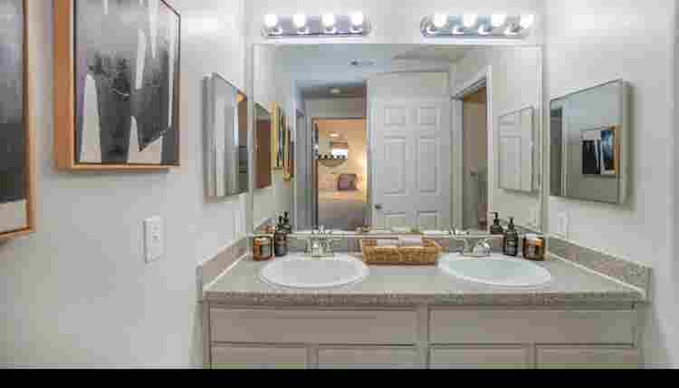 Private Bed and Bathroom, Denton,TX