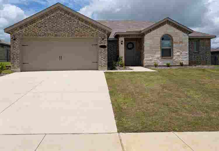 Beautiful home located in Burleson