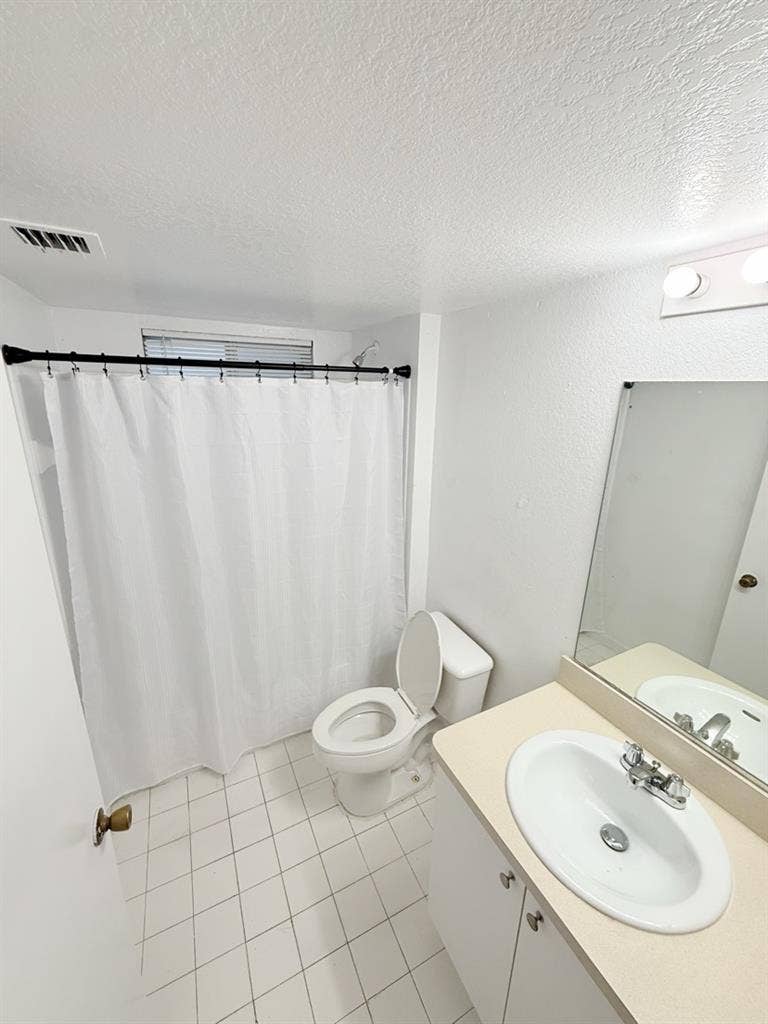 Private Bed & Bathroom