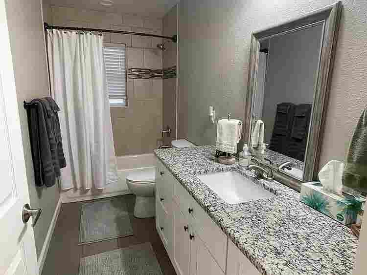 Room for Rent in Aurora - $()/m
