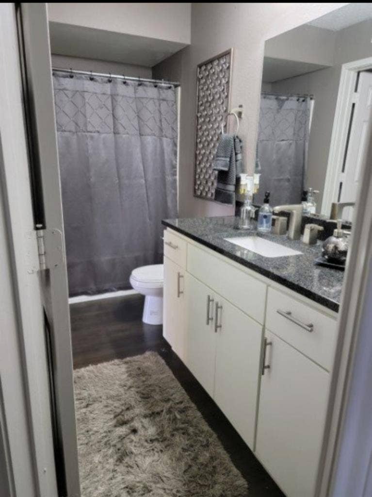 Furnished room private bathroom