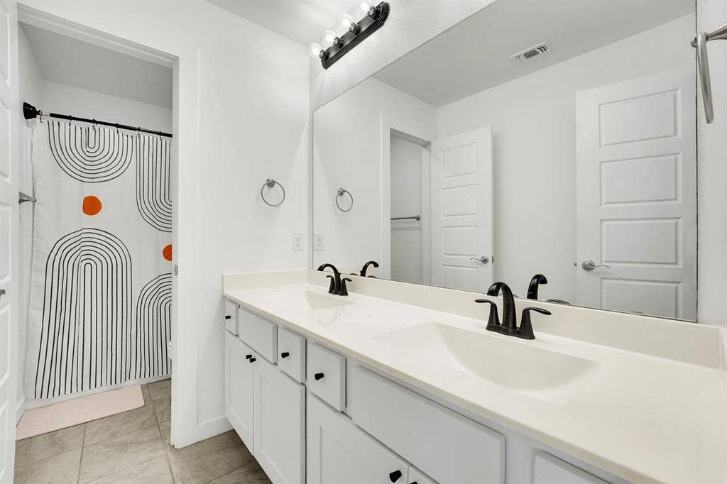 Furnished rooms close to TWU/UNT