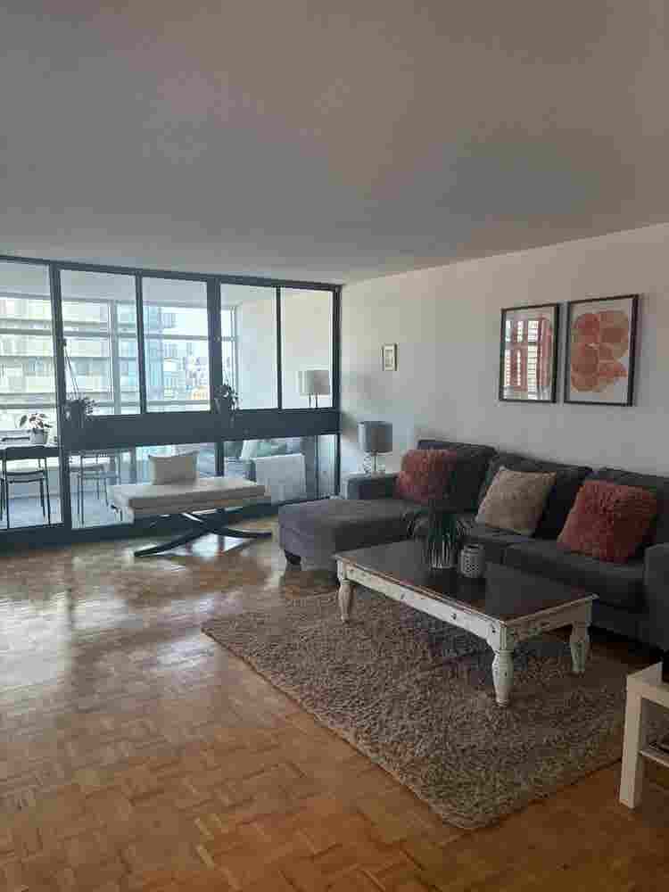 1 bed in spacious yorkville condo