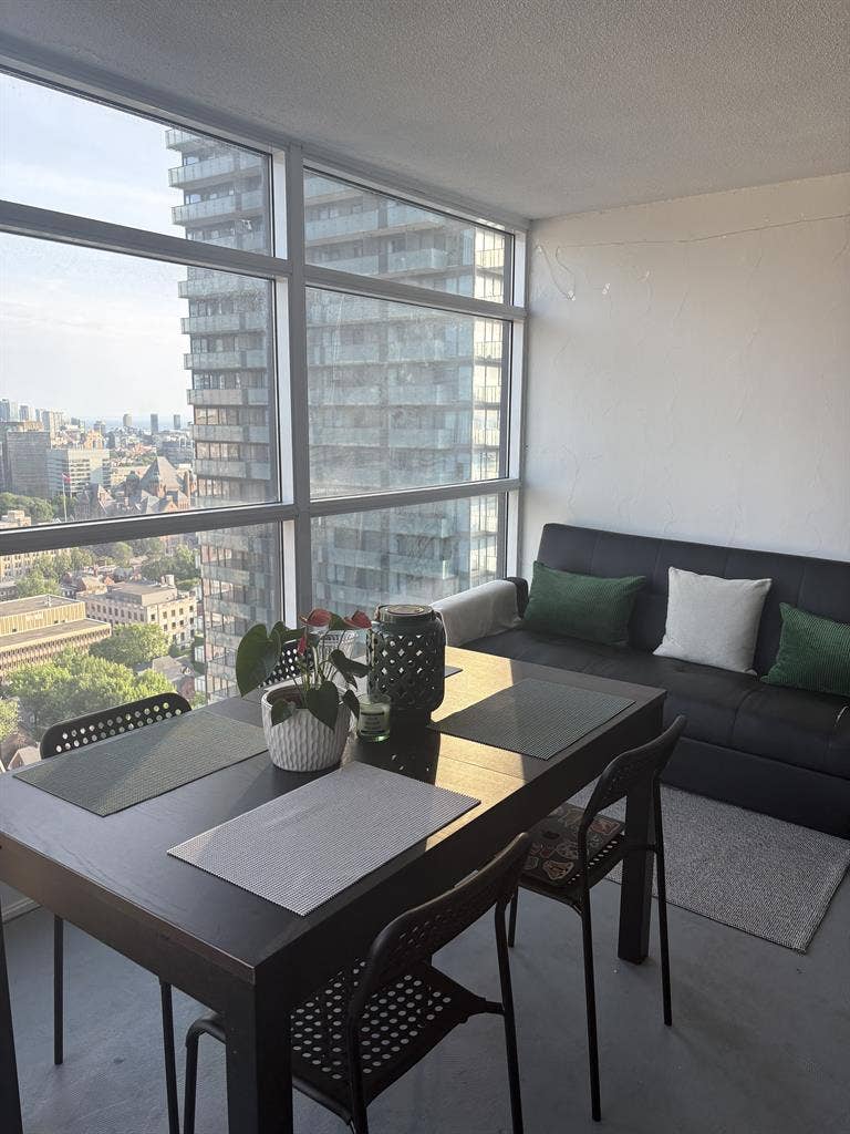 1 bed in spacious yorkville condo