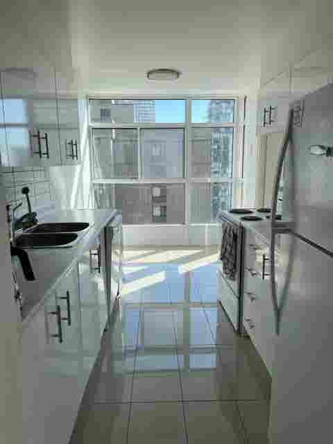 1 bed in spacious yorkville condo