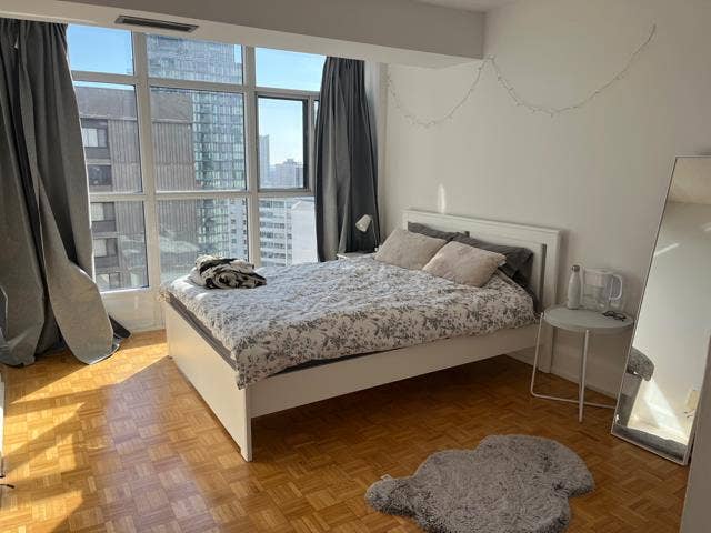 1 bed in spacious yorkville condo