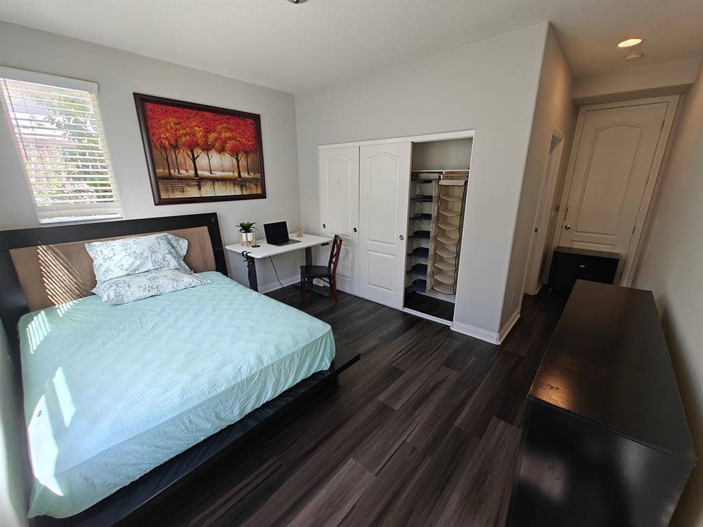 Private Room and Bath in SEH