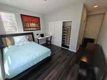 Private Room and Bath in SEH