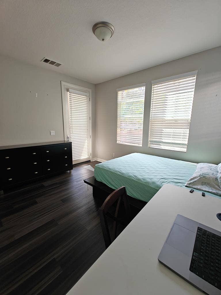 Private Room and Bath in SEH