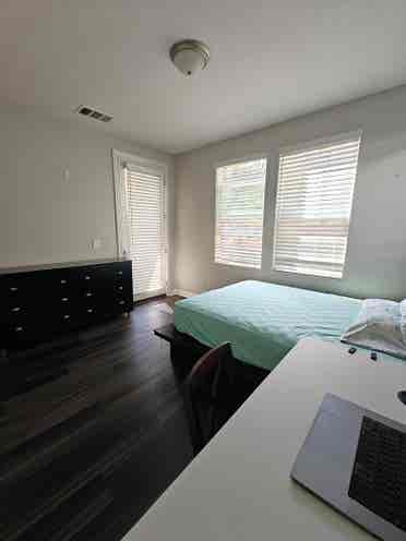 Private Room and Bath in SEH