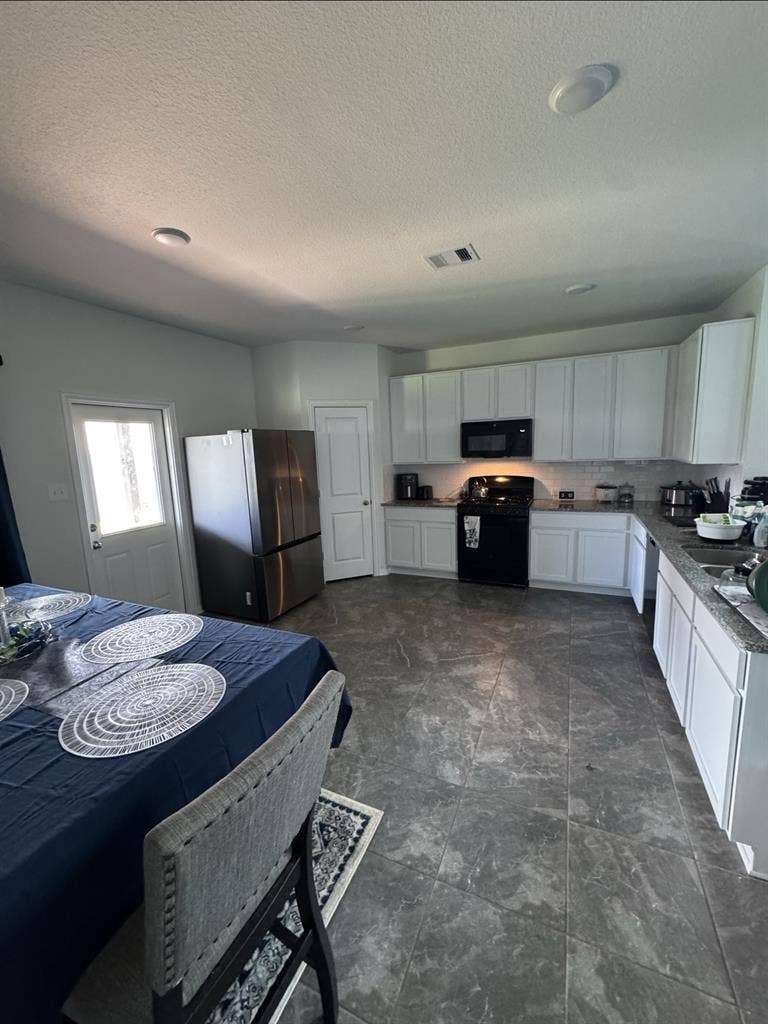 Bedroom for Rent!