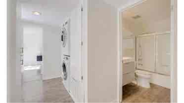 Roomate - the Met Woodland Hills
