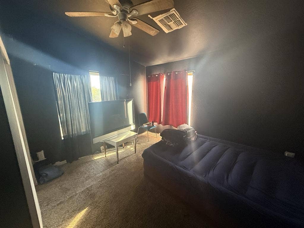 Room for rent $