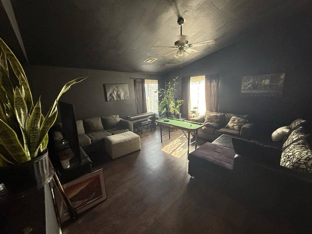 Room for rent $