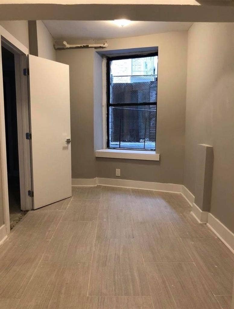 Room with Wifi & Electric Included