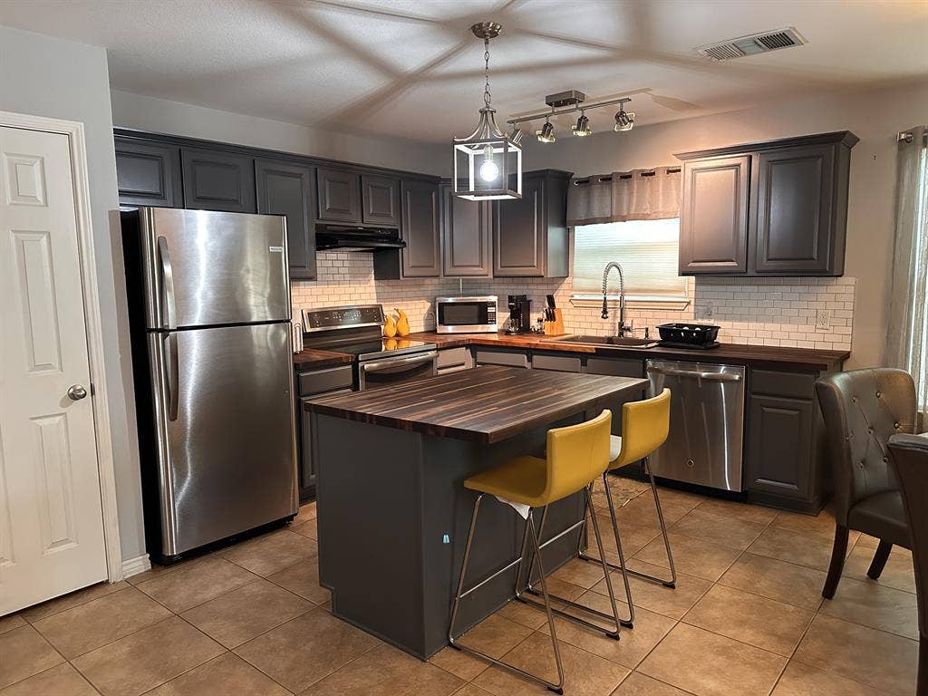 Immediate Move in: Bishop Arts Area