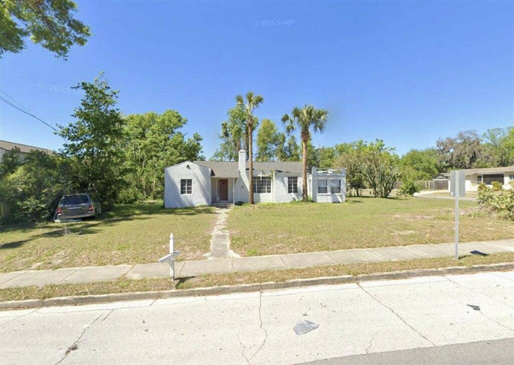 Charming Home in Clermont.