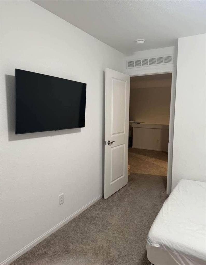 Room for rent $ private bathroom