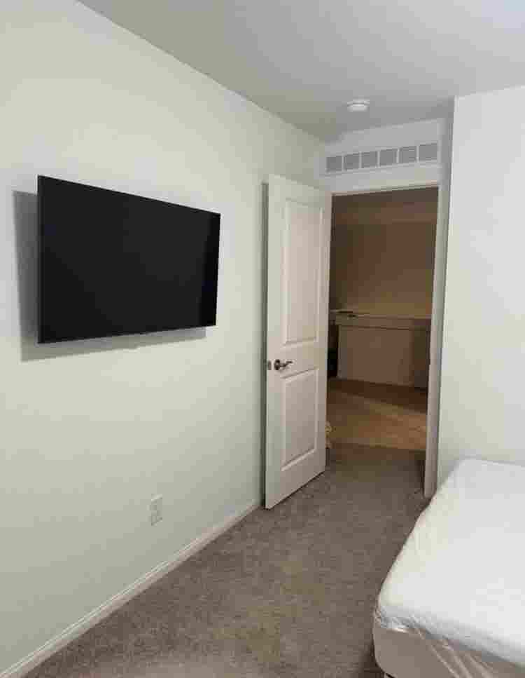 Room for rent $ private bathroom