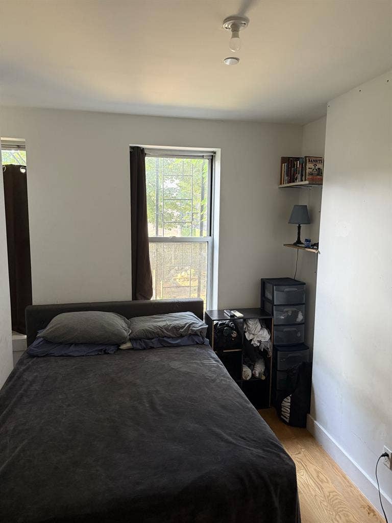 1 private Room in a cozy 2B apt
