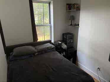 1 private Room in a cozy 2B apt