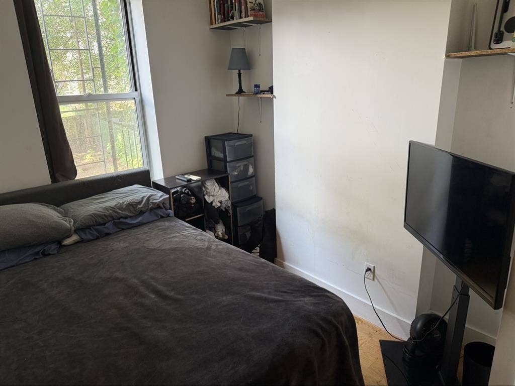 1 private Room in a cozy 2B apt