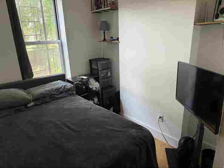 1 private Room in a cozy 2B apt