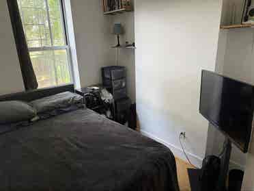 1 private Room in a cozy 2B apt