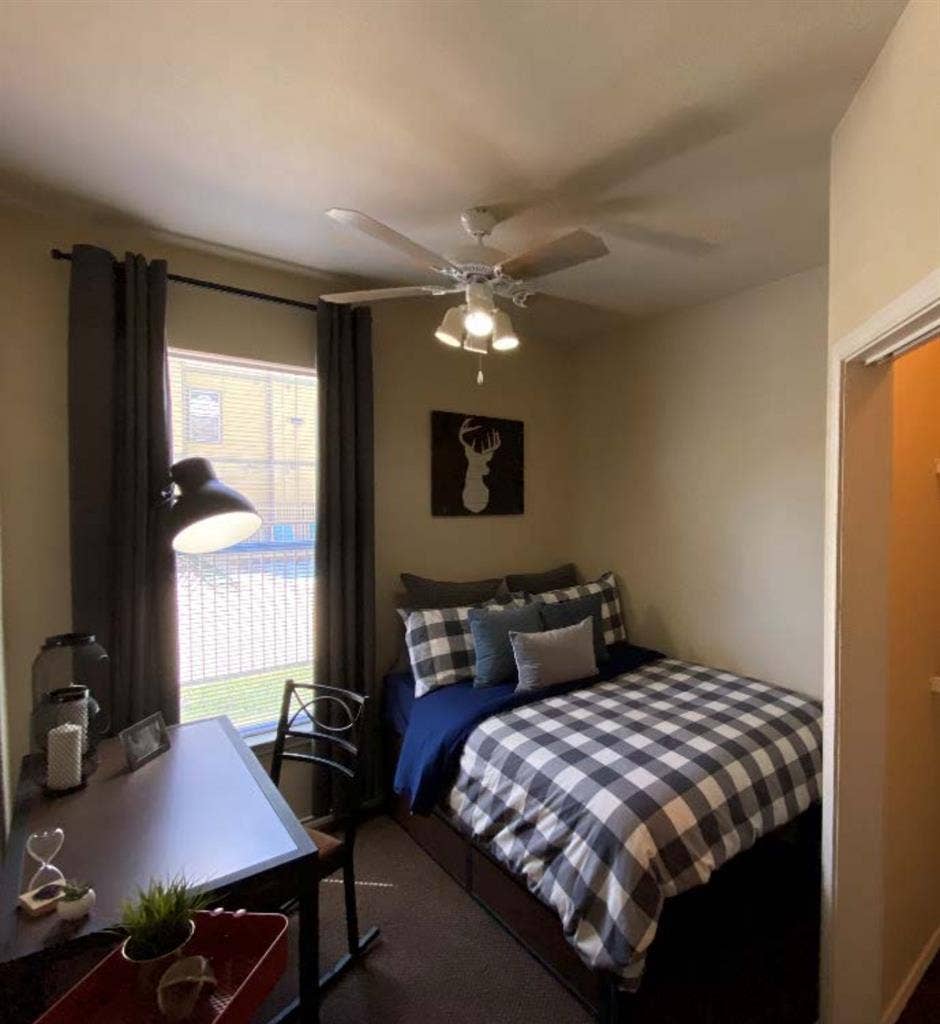 SUBLEASE AVAILABLE- $
/
mo! 🏡
