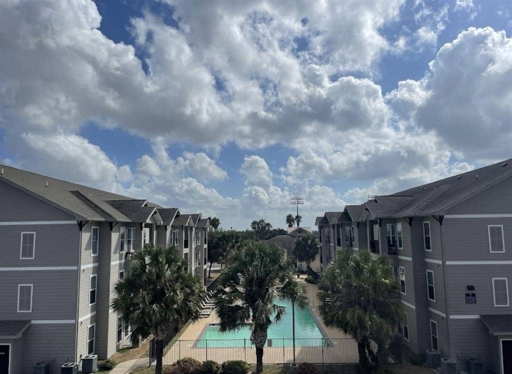 SUBLEASE AVAILABLE- $
/
mo! 🏡