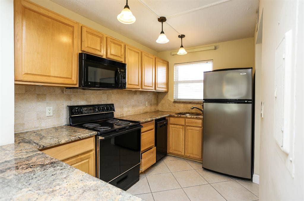 Private Room/Bath - Available Sep