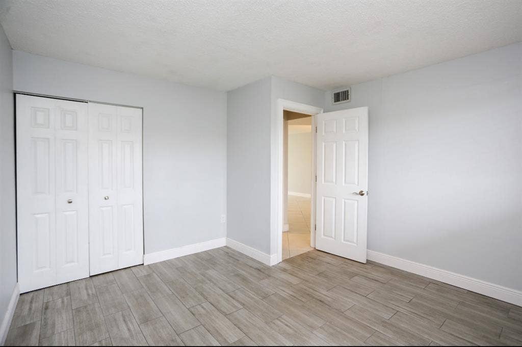 Private Room/Bath - Available Sep