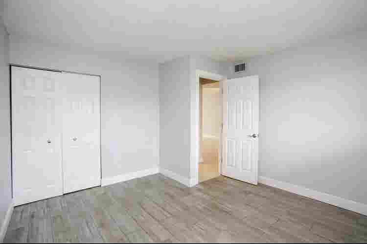 Private Room/Bath - Available Sep