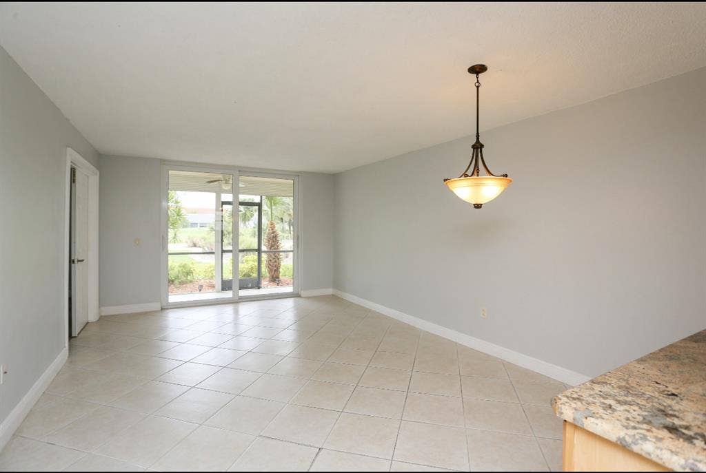 Private Room/Bath - Available Sep