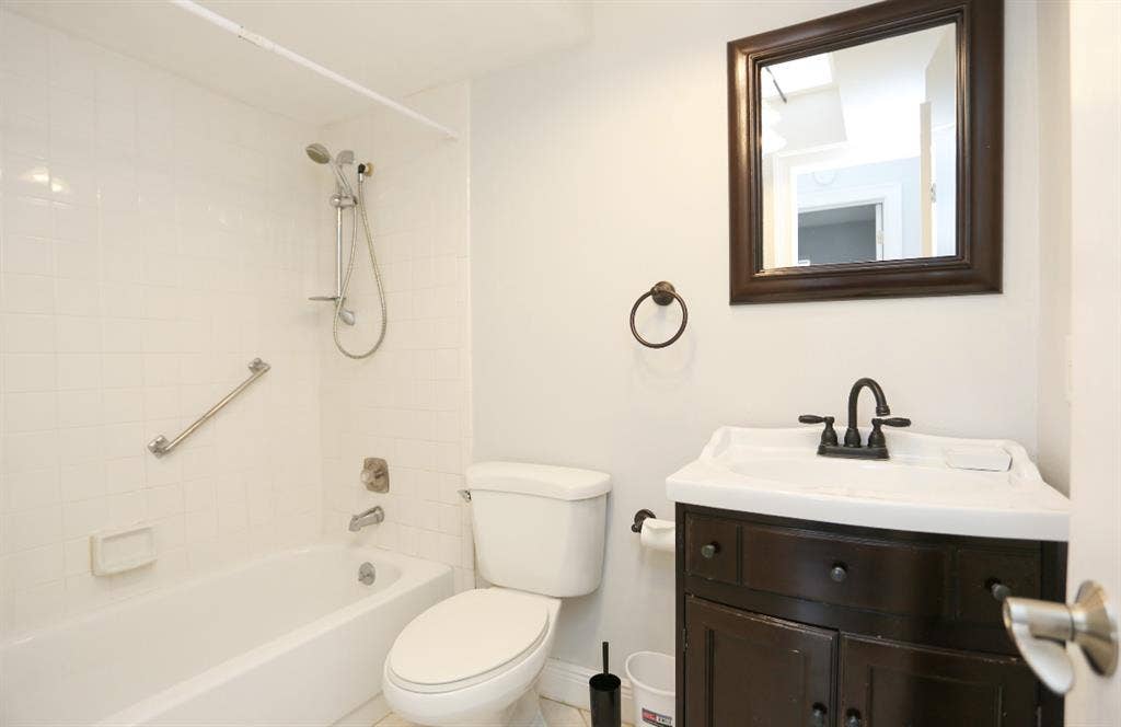 Private Room/Bath - Available Sep