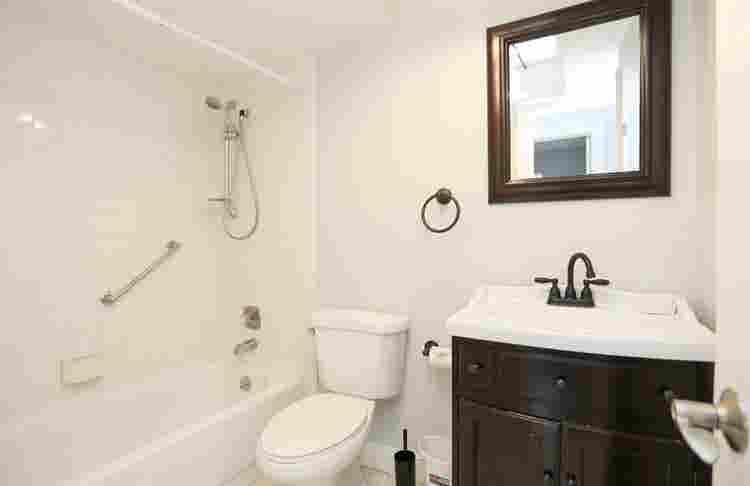 Private Room/Bath - Available Sep