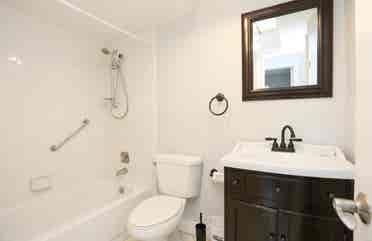 Private Room/Bath - Available Sep