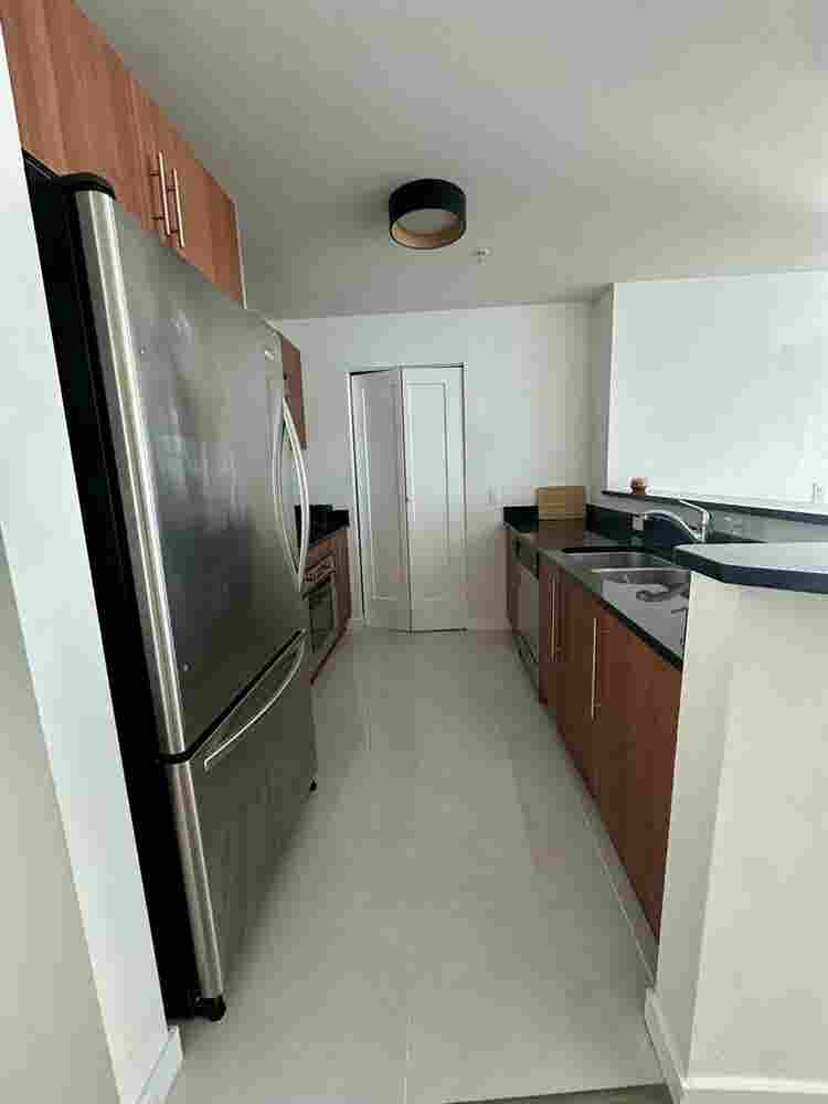 Roommate Male or female in Bth