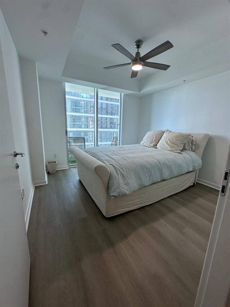 Roommate Male or female in Bth