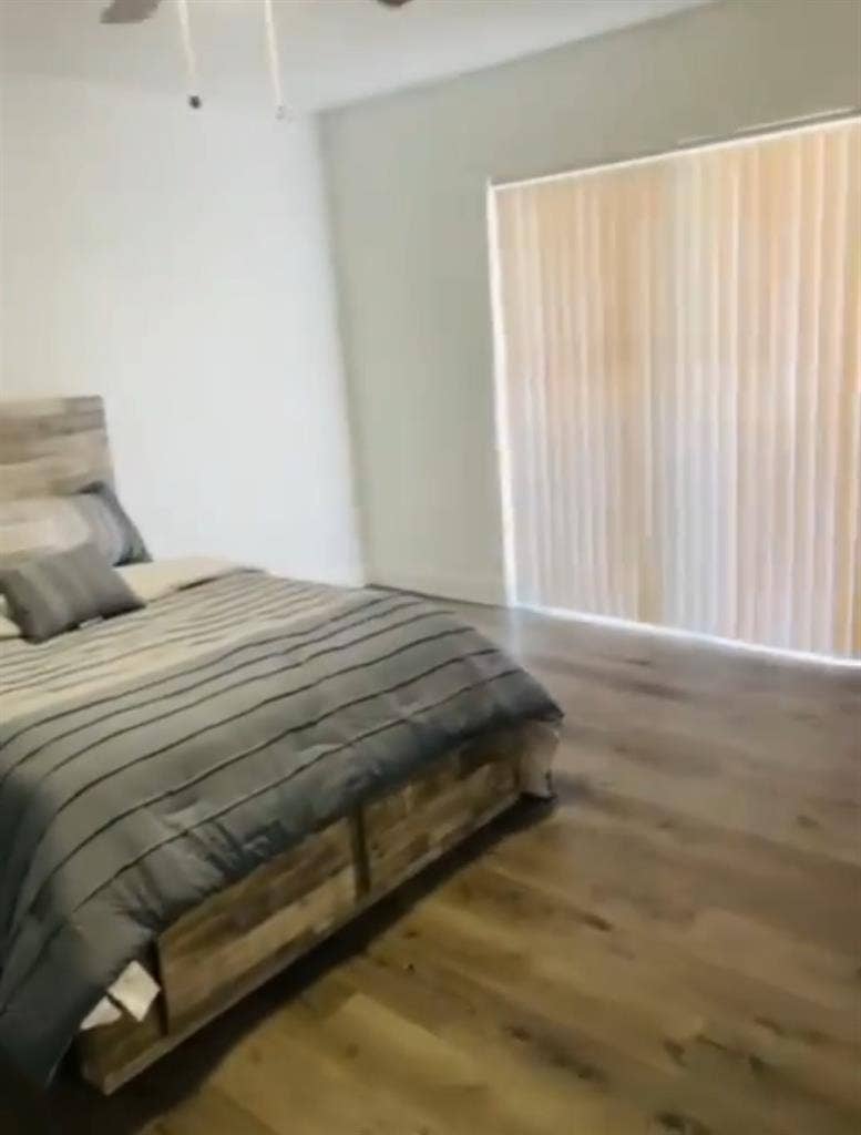 Looking for a  Roommate (Women only