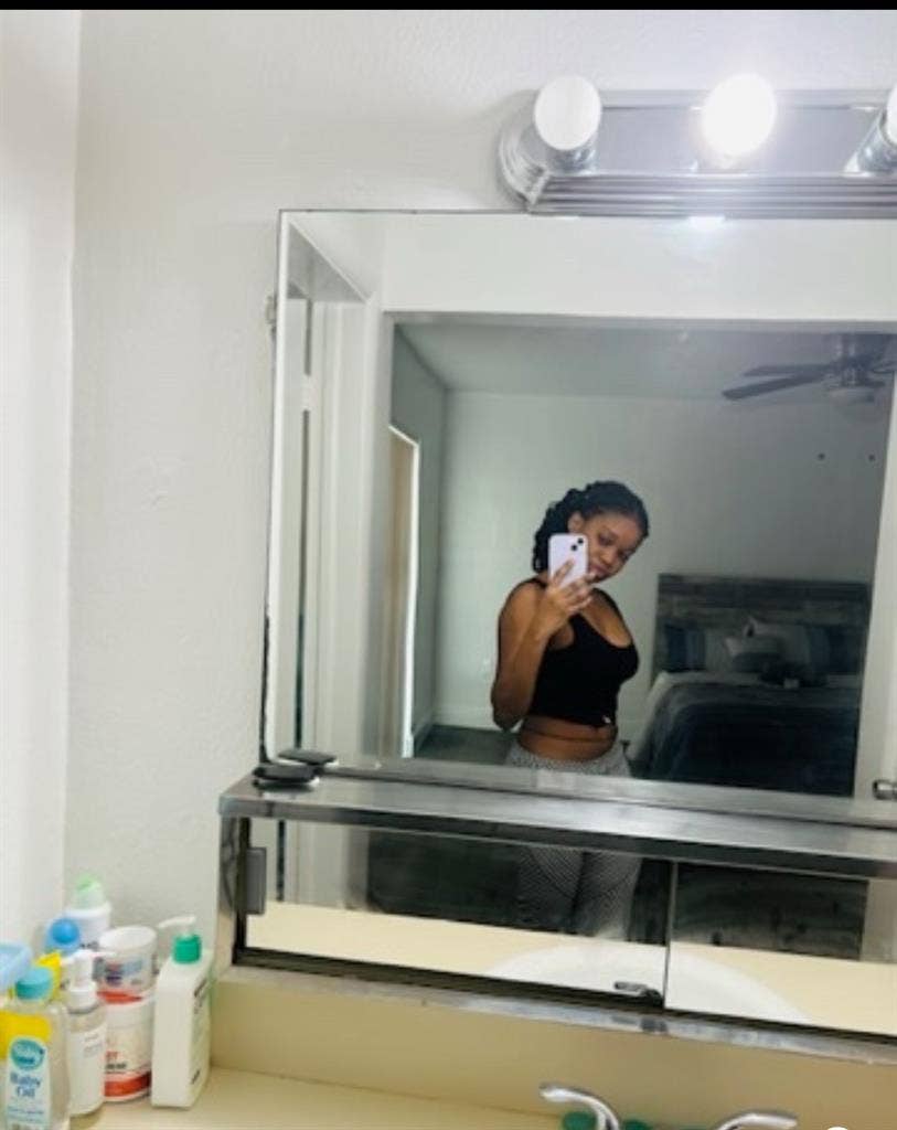 Looking for a  Roommate (Women only