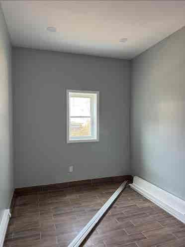 3 large bedrooms in valley stream